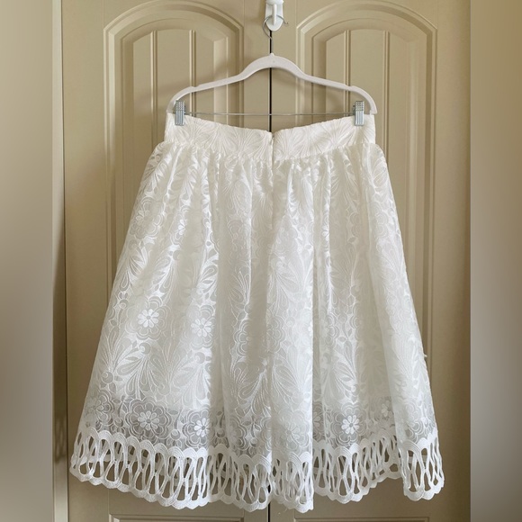 Chi Chi London Premium Lace Skirt with Cutwork Detail - Picture 6 of 12